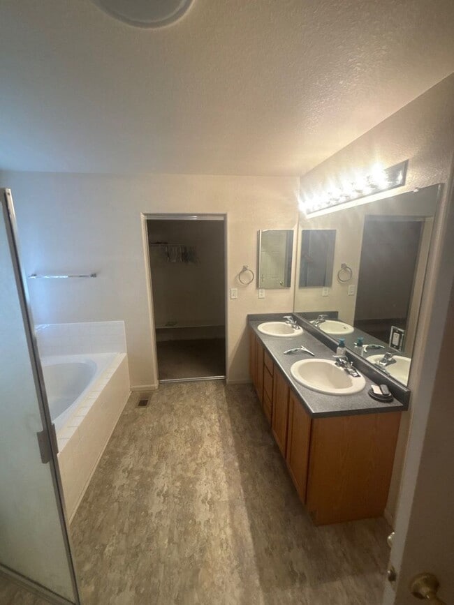 Photo - 3 bed, 3 bath COMING SOON in Thornton House
