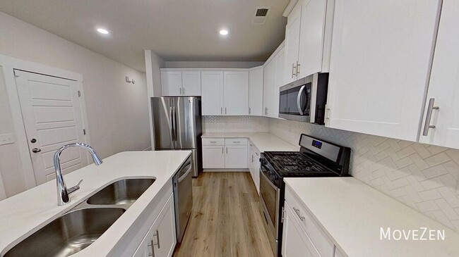 Building Photo - 132 Bromes Wy