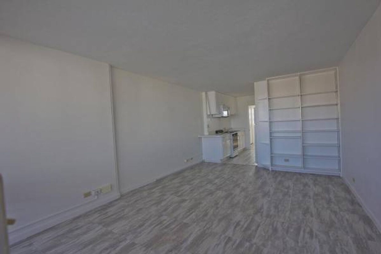 Primary Photo - Nice 1 Bedroom Cool Breezy in Makiki at Pu...