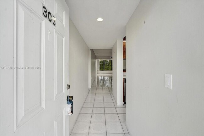 Foto del edificio - 1502 Whitehall Dr