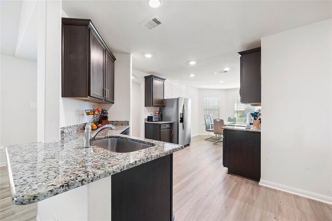 Building Photo - 329 Lone Mountain Dr