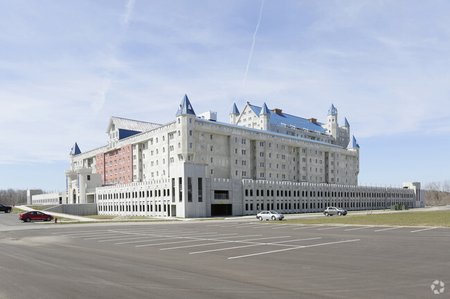 Foto del edificio - The Grand Castle Apartment Homes