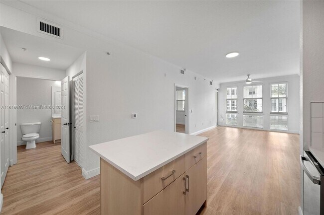 Building Photo - 10170 SW 7th Street Unit 24-405