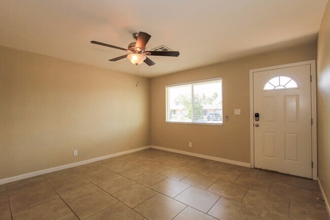 Building Photo - 2307 E Hillery Dr