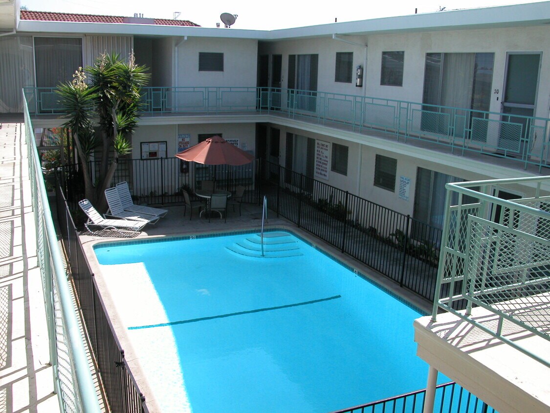 Foto del edificio - 10540 National Blvd