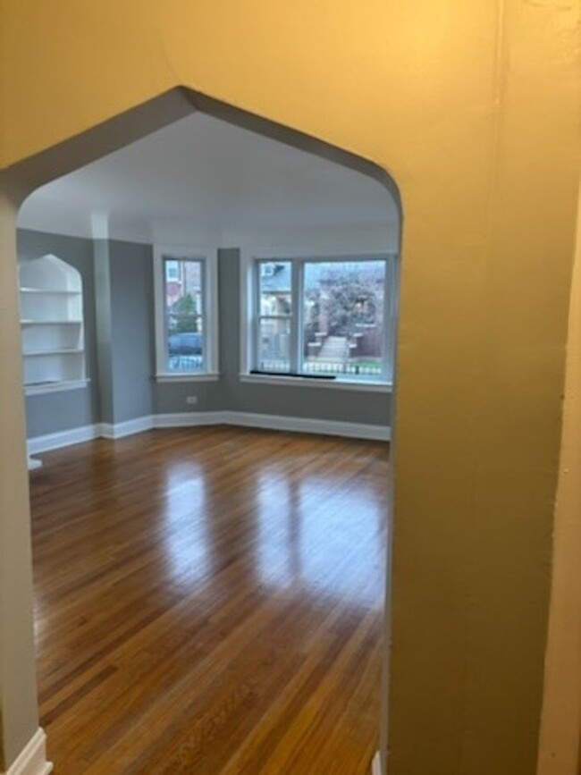 Building Photo - 5944 S Artesian Ave