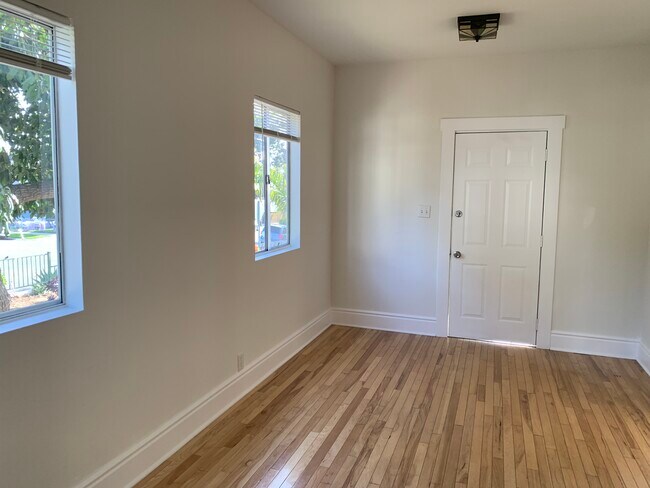 Foto del edificio - 704 N Clementine St