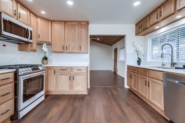 Foto del edificio - 4445 Marine