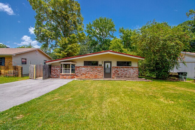 Building Photo - 9300 Cynthia Dr