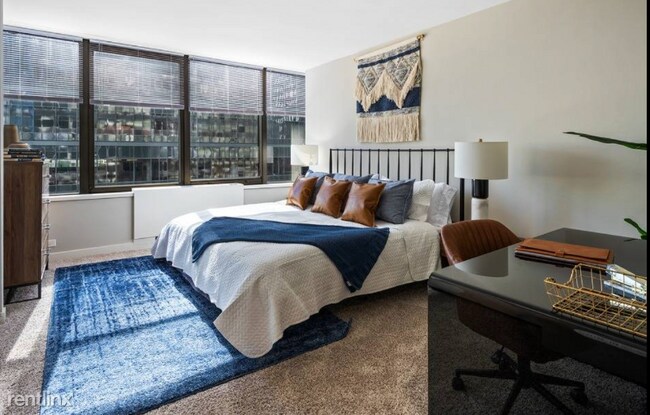 Building Photo - Studio, 1 bath Condo - 200 E Ontario St