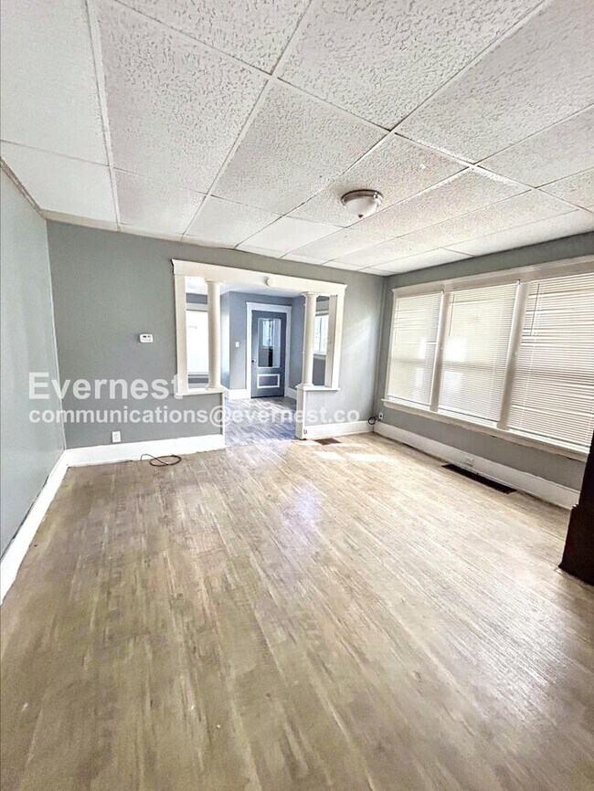 Foto del edificio - 2213 E 82nd St