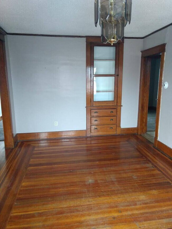 Building Photo - 15 Romeyn Ave