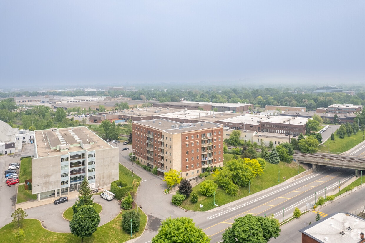 Aerial Photo - 445 Av Sainte-Croix