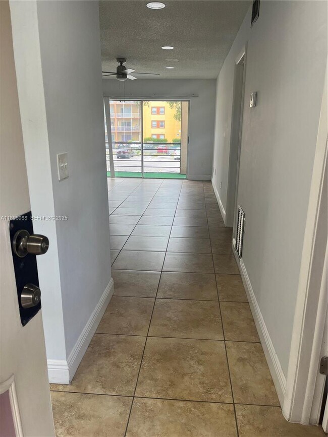 Foto del edificio - 2800 NW 56th Ave