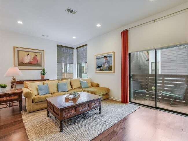 Foto del edificio - 3501 Charlotte Rose Drive