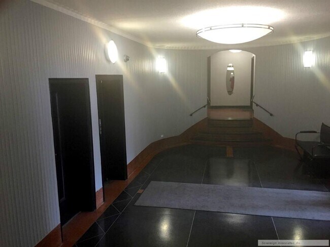 Foto del edificio - 240 Cabrini Boulevard