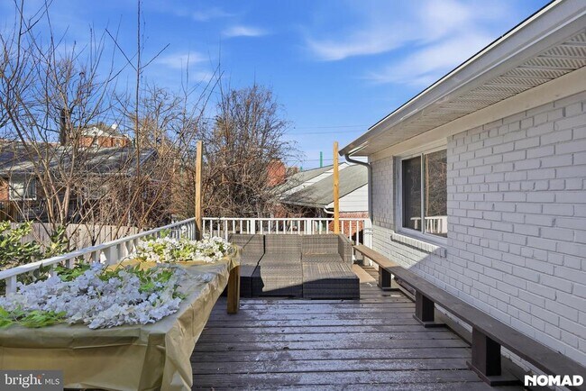 Foto del edificio - 303 Mansfield Rd