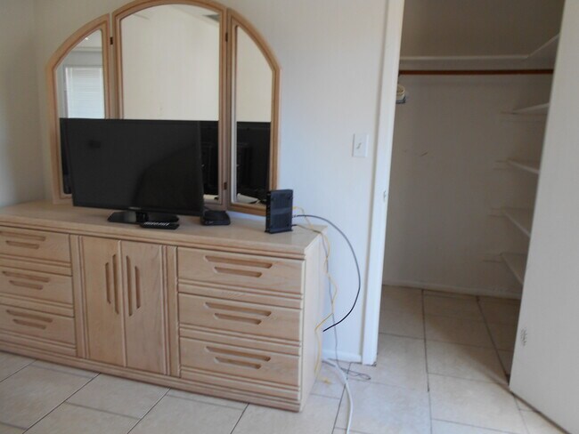 Studio walk in closet - 3635 Springfield Dr