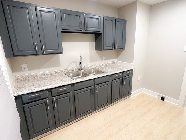 Kitchen - 16833 Griggs St