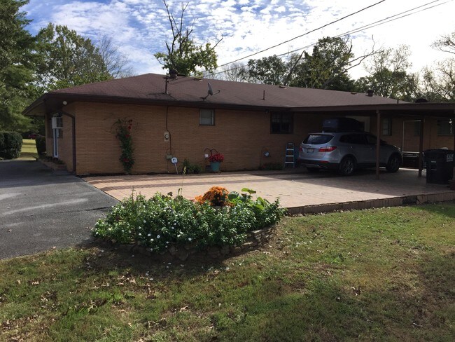 Foto del edificio - 7105 Mountain View Rd