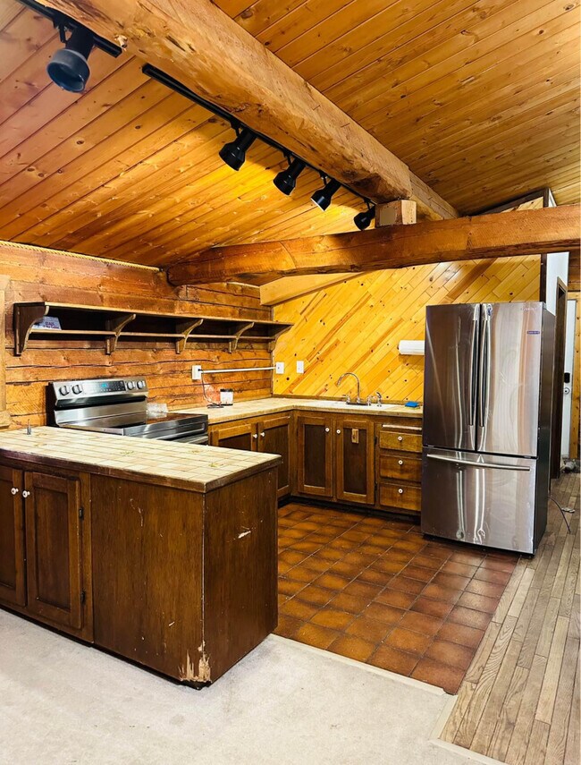 Building Photo - 1269 Helios Ave