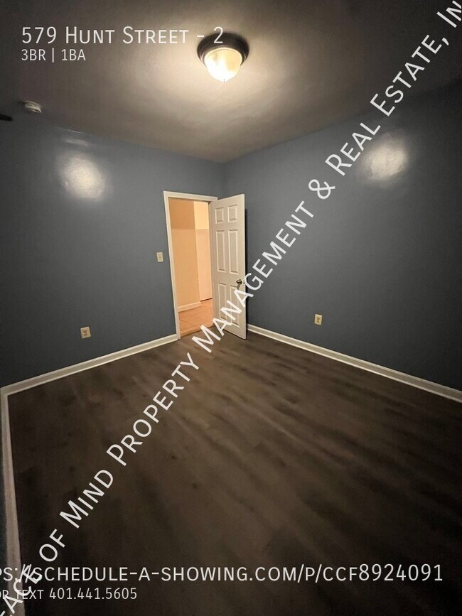 Building Photo - 3 Bed - 1 Bath on 2nd Floor for $1,650 per...