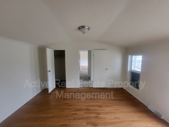 Foto del edificio - 2211 Dort Hwy
