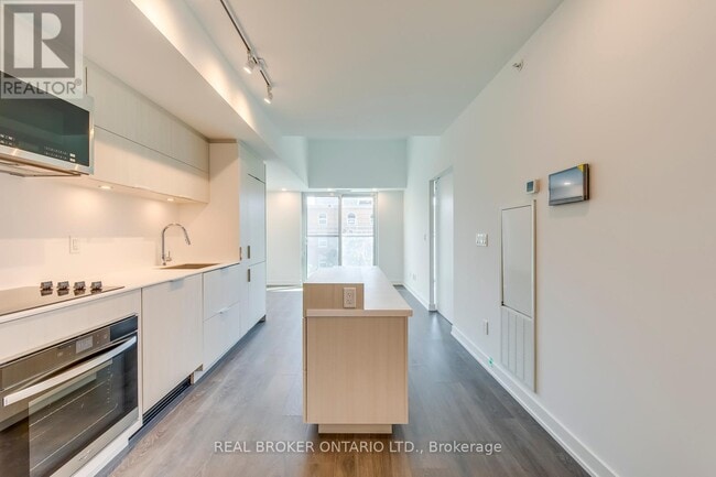Building Photo - 370-370 Martha St