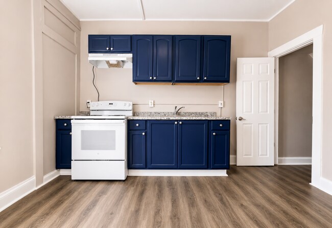 Foto del edificio - Charming Baltimore Rowhome with Hardwood Floors & Bonus Basement Space
