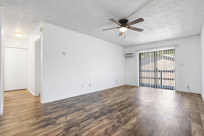 Photo - 1202 E Walford Dr Townhome