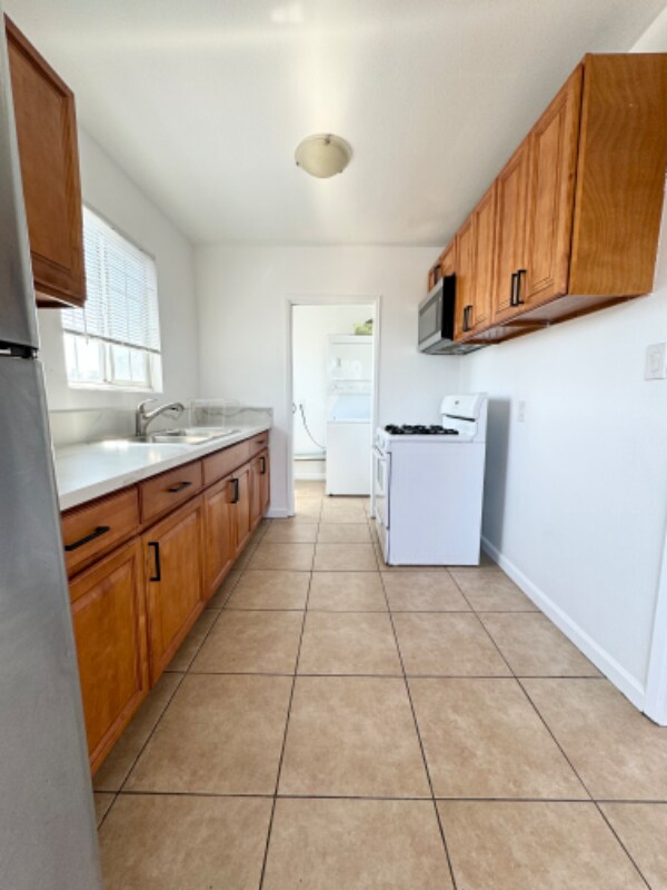 Building Photo - 2743 S Orange Dr