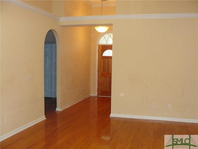 Building Photo - 11 Grove Ct