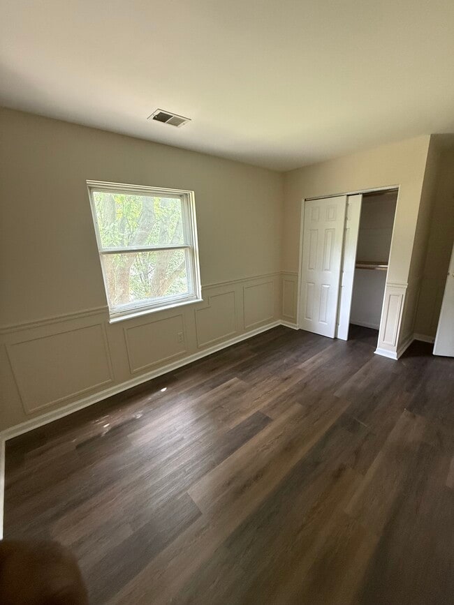 Building Photo - 8281 Sobax Dr