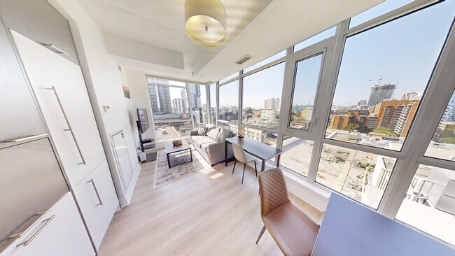 Photo du bâtiment - 199 Richmond St W