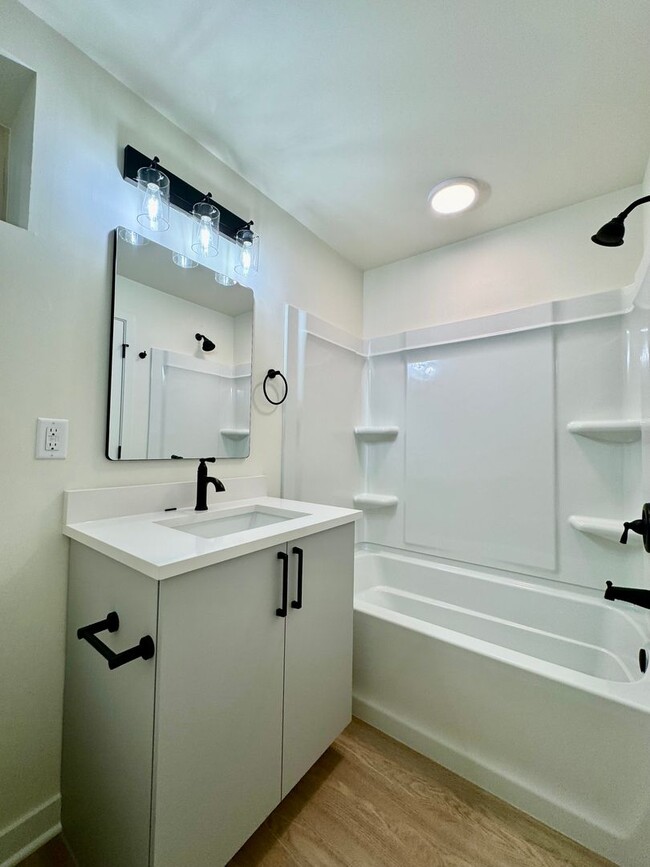 Building Photo - GRANGER 2819 DUPLEX