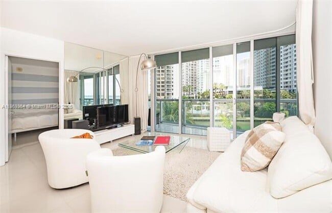 Building Photo - 495 Brickell Ave