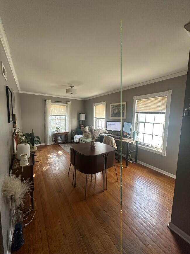 sala de estar - 310 W Lakeside St