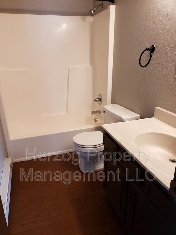 Building Photo - 304 Kenwood Drive