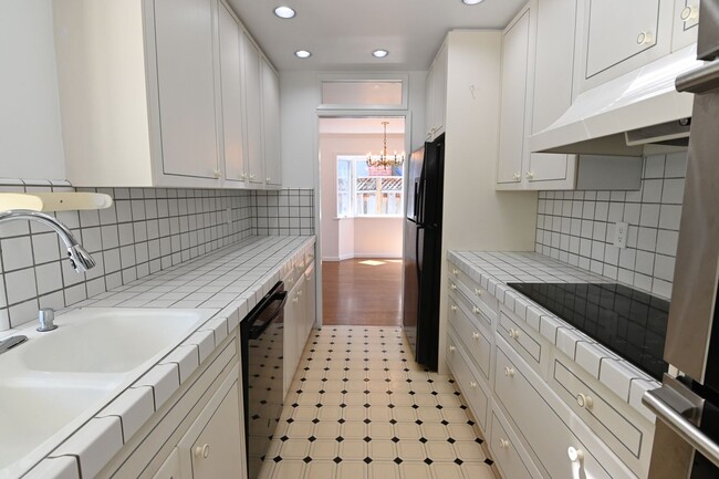 Foto del edificio - West SJ Beauty, Pool & Spa, 2 bed, 2 bath, 2 car garage single family home available soon!