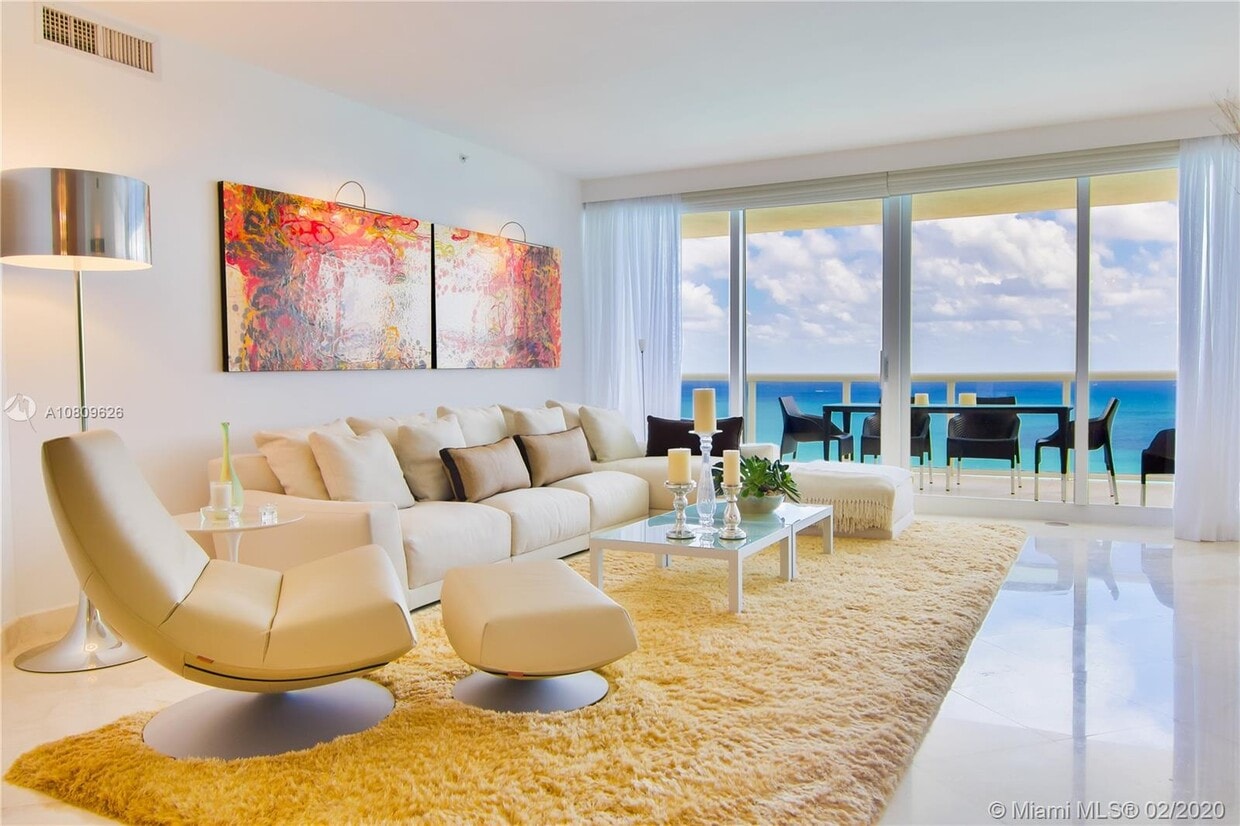 Primary Photo - 4779 Collins Ave