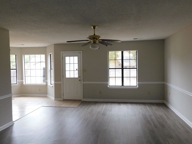 Building Photo - 10144 Hyman Dr