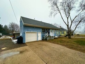 Building Photo - 308 N Staffon St