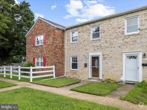 Building Photo - 1790 Belle Dr