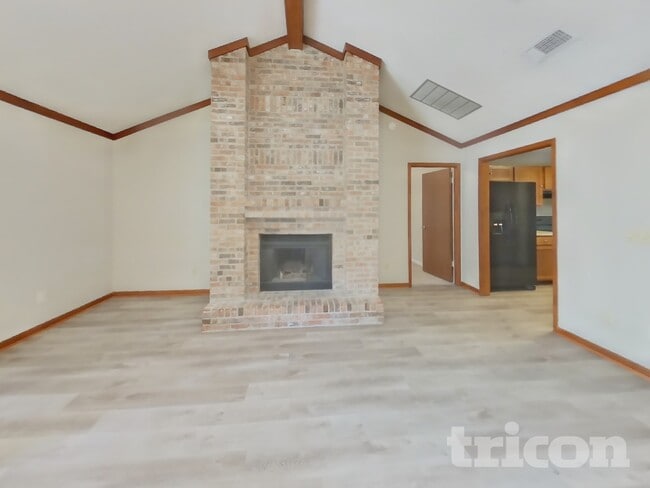 Building Photo - 4750 Deerfoot Ct