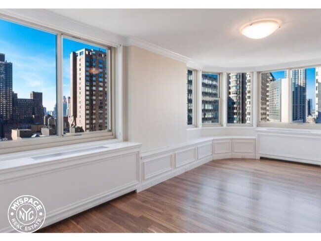 Building Photo - 30 W 63rd St.