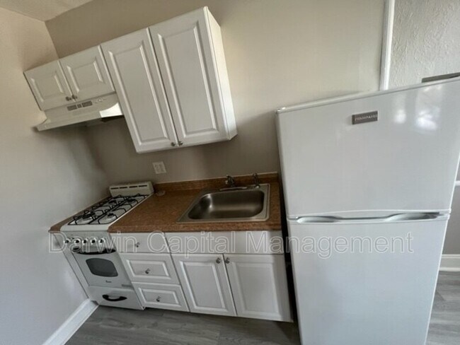 Foto del edificio - 5 E Bettlewood Ave