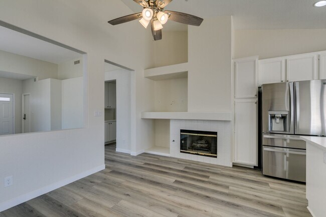 Building Photo - Stunning 3-Bedroom, 2-Bath Home in North L...