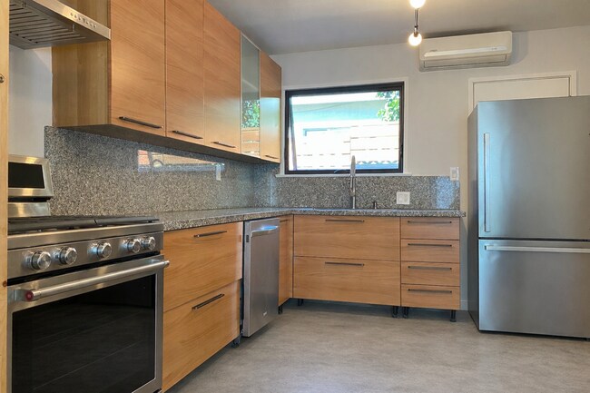 Foto del edificio - 8591 Higuera St