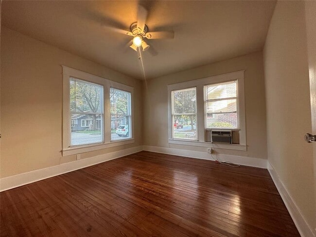 Building Photo - 912 W Melwood St