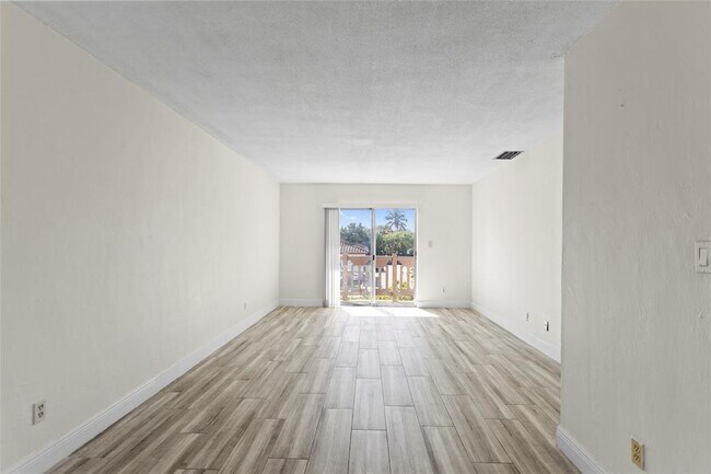 Foto del edificio - 493 NW 43rd St